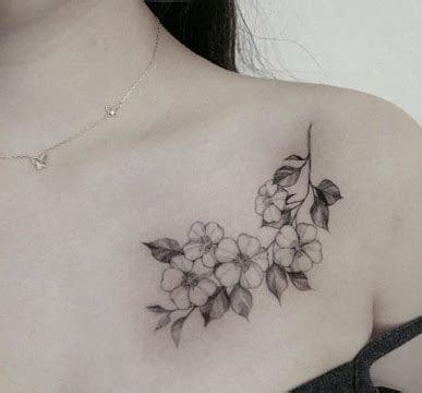 senos pecho rosas flores tatuajes para mujer|Tatuajes de rosas en el pecho para mujeres: ¡Inspírate con estas ...